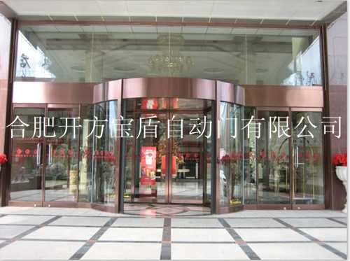 引領(lǐng)門面新風尚 上海熱門展銷會上的寶盾兩翼、三翼、四翼旋轉(zhuǎn)門全解析