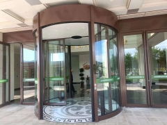 鄭州旋轉(zhuǎn)門全解析 選擇、安裝與維護，同創(chuàng)自動門一站式服務(wù)